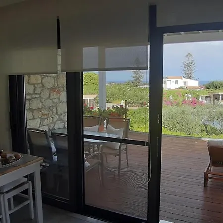 Lägenhetshotell Artemis Village & 4*