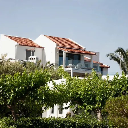 Artemis Village & 4*