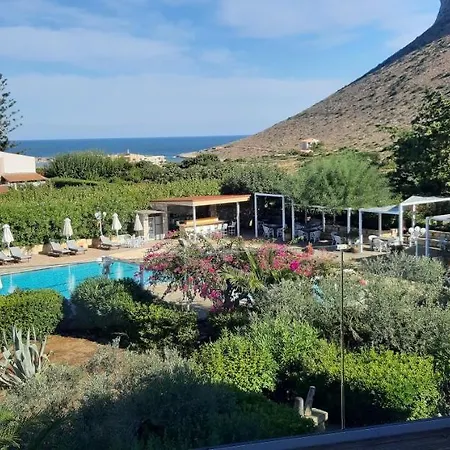 Artemis Village & 4*