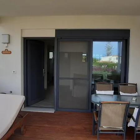 Artemis Village & 4*