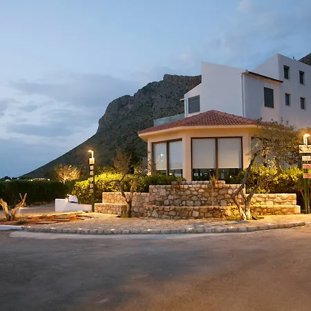 Artemis Village & 4*